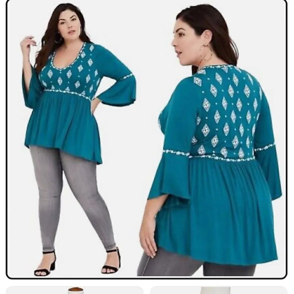 TORRIDE BLUE KNITS embroidered Sz 00 Bell sleeves and a hi-lo hem Super Soft